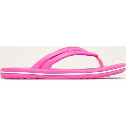 Crocs - Japonki. Zielone klapki damskie Crocs, bez wzorów, z gumy, bez obcasa, na obcasie. Za 119,90 zł.