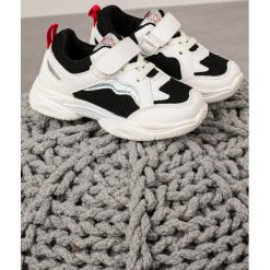 Czarne buty sportowe na rzep casu 20t5/m. Czarne buty dziewczęce sportowe Casu, bez wzorów, bez zapięcia. Za 49,99 zł.