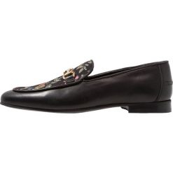 Walk London JUDE TRIM FLORAL Półbuty wsuwane black. Czarne półbuty męskie marki Walk London, ze skóry ekologicznej. Za 509,00 zł.