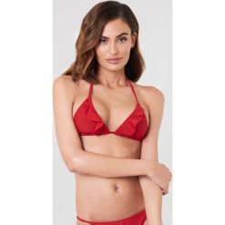 NA-KD Swimwear Góra bikini z dekoltem V z falbanką - Red. Czerwone bikini NA-KD Swimwear. Za 80,95 zł.
