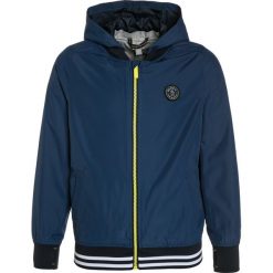 Bench Kurtka przejściowa dusky blue. Niebieskie kurtki męskie Bench, z poliesteru. W wyprzedaży za 233,10 zł.