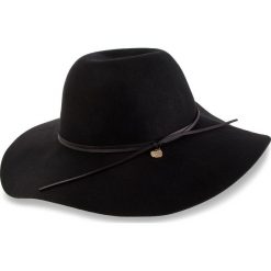 Kapelusz GUESS - AW7881 WOL01 BLA. Czarne kapelusze damskie marki Guess, z aplikacjami, z materiału. W wyprzedaży za 179,00 zł.