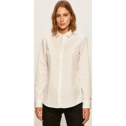Tommy Hilfiger - Koszula. Niebieskie bluzki damskie TOMMY HILFIGER, na co dzień, bez wzorów, z bawełny, eleganckie, z klasycznym kołnierzykiem, z długim rękawem. W wyprzedaży za 249,90 zł.