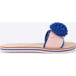 Love Moschino - Klapki. Pomarańczowe klapki damskie marki Love Moschino, ze skóry. W wyprzedaży za 349,90 zł.
