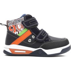 Czarne Buty Sportowe The House. Czarne buty sportowe chłopięce marki Born2be, z materiału, z okrągłym noskiem. Za 79,99 zł.