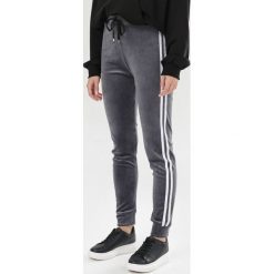 Szare Spodnie Calirianne. Szare spodnie damskie Born2be, s, z dresówki. Za 59,99 zł.