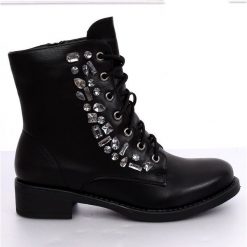 Botki workery z kamieniami czarne 0-268 Black. Czarne botki damskie ButyModne, ze skóry ekologicznej, bez obcasa, na płaskiej podeszwie, na sznurówki. W wyprzedaży za 89,00 zł.