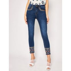 Jeansy Slim Fit Desigual Floyer 20SWDD04. Niebieskie jeansy damskie Desigual. W wyprzedaży za 309,00 zł.