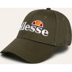 Ellesse - Czapka. Zielone czapki damskie Ellesse, z aplikacjami, z bawełny. W wyprzedaży za 79,90 zł.