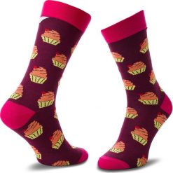 Skarpety Wysokie Unisex CUP OF SOX - Bawełniany Muffin Z Taaaką Wiśnią B Bordowy Kolorowy. Czerwone skarpetki damskie marki Cup of sox, w kolorowe wzory, z elastanu. Za 24,00 zł.