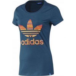 T-shirt Adidas Trefoil F82108. Niebieskie t-shirty damskie Adidas, bez wzorów, z bawełny, bez kołnierzyka. W wyprzedaży za 69,99 zł.