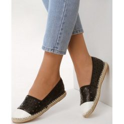 Czarne Espadryle Mina. Czarne espadryle damskie Born2be, z aplikacjami, bez obcasa, na płaskiej podeszwie. Za 39,99 zł.