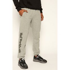 Spodnie dresowe HUF Essentials PF00190. Szare jeansy męskie HUF, m, bez wzorów. W wyprzedaży za 219,00 zł.