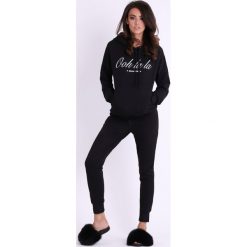 Bluza z kapturem i napisem na biuście. Bluzy damskie Made in Poland, s, z napisami, z bawełny, bez rękawów, z kapturem. Za 199,00 zł.