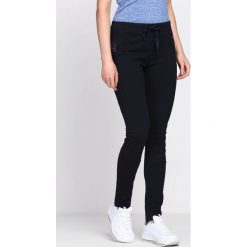 Granatowe Spodnie Dresowe Along. Szare spodnie dresowe damskie Born2be, s, z dresówki. Za 19,99 zł.