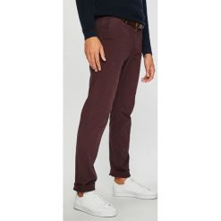 Scotch & Soda - Spodnie. Różowe chinosy męskie marki Scotch & Soda, w paski, z elastanu. W wyprzedaży za 269,90 zł.