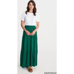 Bluzka V-NECK biała. Białe bluzki damskie Pakamera, bez wzorów, z materiału, bez kołnierzyka, bez rękawów. Za 149,00 zł.