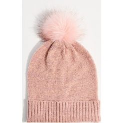 Czapka z pomponem - Różowy. Czerwone czapki damskie Mohito. Za 39,99 zł.