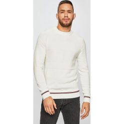 Tommy Hilfiger - Sweter. Niebieskie swetry męskie TOMMY HILFIGER, xl, bez wzorów, z bawełny, z okrągłym kołnierzem, bez kaptura. W wyprzedaży za 459,90 zł.