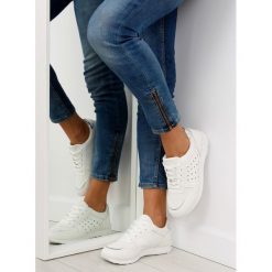 Buty sportowe damskie białe SU12P WHITE. Białe buty sportowe damskie obuwie damskie, z tkaniny. Za 68,28 zł.