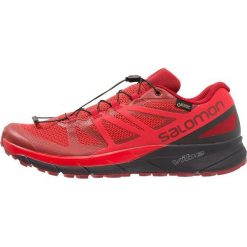 Salomon SENSE RIDE GTX INVISIBLE FIT Obuwie do biegania Szlak red dahlia. Czerwone buty do biegania męskie Salomon, z gumy. Za 739,00 zł.