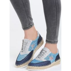 Niebieskie Espadryle Ahead Of Time. Niebieskie espadryle damskie marki vices, bez wzorów, ze skóry, na niskim obcasie. Za 59,99 zł.