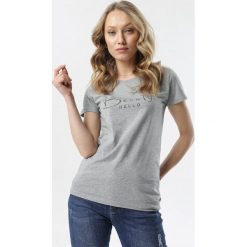 Szary T-shirt Consolata. Szare bluzki damskie Born2be, s, z napisami, klasyczne, z okrągłym kołnierzem, z krótkim rękawem. Za 39,99 zł.