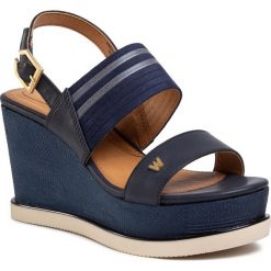 Sandały WRANGLER - Thalia Jenny WL01592A Navy 016. Niebieskie klapki damskie Wrangler, bez wzorów, ze skóry ekologicznej, bez obcasa, na obcasie. W wyprzedaży za 179,00 zł.