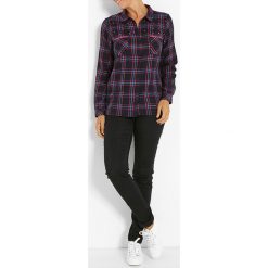Bluzka w kolorze czarnym. Czarne bluzki damskie Jacqueline Riu, w kratkę, klasyczne, z klasycznym kołnierzykiem, bez rękawów. W wyprzedaży za 59,95 zł.
