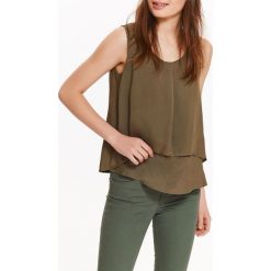 BLUZKA DAMSKA W KOLORZE KHAKI. Brązowe bluzki damskie marki TROLL, s, bez wzorów, z dekoltem w serek, z krótkim rękawem. W wyprzedaży za 29,99 zł.
