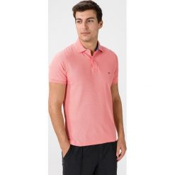 Tommy Hilfiger Polo Koszulka Różowy. Różowe podkoszulki męskie TOMMY HILFIGER, s, bez wzorów, z bawełny, polo, bez rękawów. Za 376,95 zł.