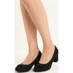 Czarne Czółenka Stage Diva. Czarne buty ślubne damskie marki Born2be, ze skóry, na niskim obcasie, na słupku. Za 34,99 zł.