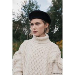 Parisienne Crochet Beret. Szare czapki damskie Pakamera, bez wzorów. Za 220,00 zł.
