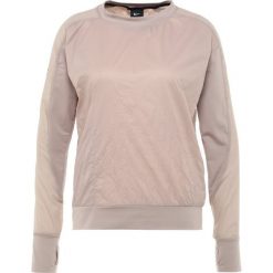 Nike Performance SEASONAL RUN DIVISON Bluzka z długim rękawem diffused taupe. Czerwone bluzki sportowe damskie marki Nike Performance, l, z elastanu, z długim rękawem. Za 379,00 zł.
