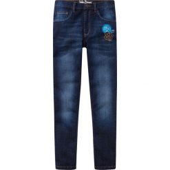 Dżinsy Slim Fit z nadrukiem bonprix ciemnoniebieski "stone". Niebieskie spodnie chłopięce bonprix, z nadrukiem, z jeansu. Za 74,99 zł.