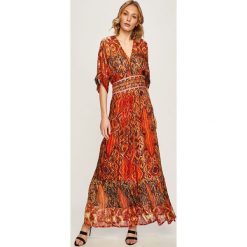 Desigual - Sukienka. Pomarańczowe sukienki damskie Desigual, na co dzień, bez wzorów, z wiskozy, casualowe, bez kołnierzyka, z krótkim rękawem, krótkie, mini, rozkloszowane. Za 849,90 zł.