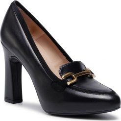 Półbuty UNISA - Piero Na Ks Black. Czarne półbuty damskie Unisa, z aplikacjami, ze skóry, eleganckie, bez obcasa, na obcasie, bez zapięcia. Za 569,00 zł.
