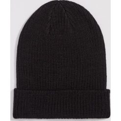 Prążkowana czapka beanie - Czarny. Czarne czapki damskie Sinsay, bez wzorów, prążkowane. Za 14,99 zł.