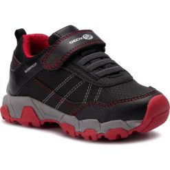 Sneakersy GEOX - J Magnetar B.Wpf A J94ACA 050BU C0048 M Black/Red. Czarne trampki chłopięce Geox, bez wzorów, ze skóry ekologicznej, na rzepy. W wyprzedaży za 199,00 zł.