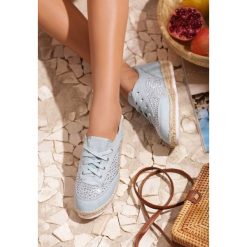 Jasnoniebieskie Espadryle Secretive. Niebieskie espadryle damskie Renee, bez wzorów, bez obcasa, na płaskiej podeszwie. Za 39,99 zł.