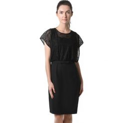 Sukienka w kolorze czarnym. Czarne sukienki damskie Far Far Fashion, Ryłko by Agnes&Paul, bez wzorów, z okrągłym kołnierzem, bez rękawów. W wyprzedaży za 79,95 zł.