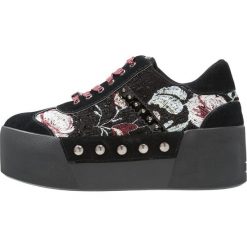 Liu Jo Jeans MAXY Sneakersy niskie black/ruby. Czarne trampki i tenisówki damskie marki Liu Jo Jeans, z jeansu. Za 719,00 zł.