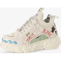 Buffalo - Tenisówki damskie – J1mo71 by Lisa and Lena, biały. Białe trampki i tenisówki damskie Buffalo, bez wzorów, ze lnu, bez zapięcia. Za 449,95 zł.
