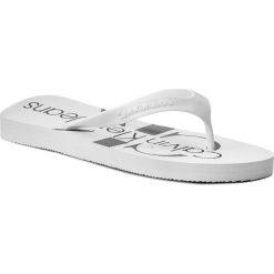 Japonki CALVIN KLEIN JEANS - Dash S0063 White. Białe klapki męskie Calvin Klein Jeans, z jeansu, z paskami. W wyprzedaży za 129,00 zł.
