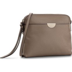 Torebka COCCINELLE - AV3 Pochette E5 AV3 55 D3 07 Taupe 175. Brązowe listonoszki damskie marki Coccinelle. W wyprzedaży za 419,00 zł.