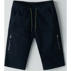 Jeansowe szorty jogger - Niebieski. Niebieskie spodenki i szorty męskie Cropp, bez wzorów, z jeansu. W wyprzedaży za 48,99 zł.