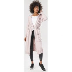 Jasnoróżowa Bluza Leuconisse. Różowe bluzy damskie Born2be, uniwersalny, bez wzorów, bez rękawów, bez kaptura. Za 169,99 zł.