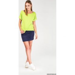 T-shirt Gloria Neon. T-shirty damskie Pakamera, bez wzorów, bez kołnierzyka. Za 109,00 zł.