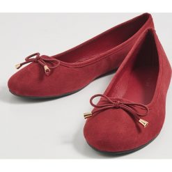 Baleriny z kokardą - Bordowy. Czerwone baleriny damskie Sinsay, bez wzorów, bez obcasa. Za 19,99 zł.