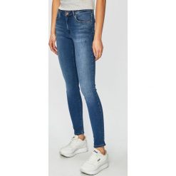 Wrangler - Jeansy Body Bespoke. Niebieskie jeansy damskie Wrangler, m. W wyprzedaży za 229,90 zł.